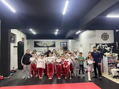 Golden Punch Fight Club görsel 2