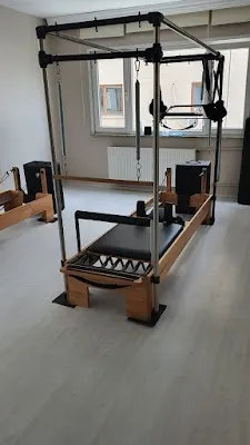 İstanbul Pilates Okulu | Reformer Pilates | Pilates Dersi | Aletli Pilates görsel 2