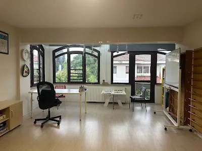 İZ DUYUM Özel Eğitim ve Rehabilitasyon Merkezi - İzmir Bornova