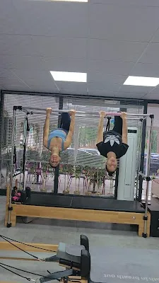 Pink and grey pilates studio - İzmir Karabağlar